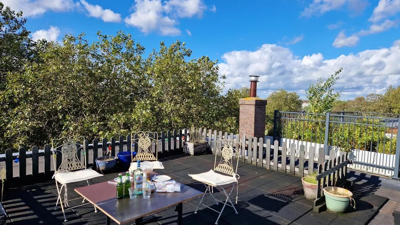 Homestay The Lilly House Apartment Rotterdam